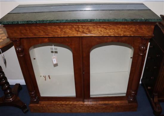 A pair of Victorian mahogany low glazed display cabinets with green marble tops, 105cm wide